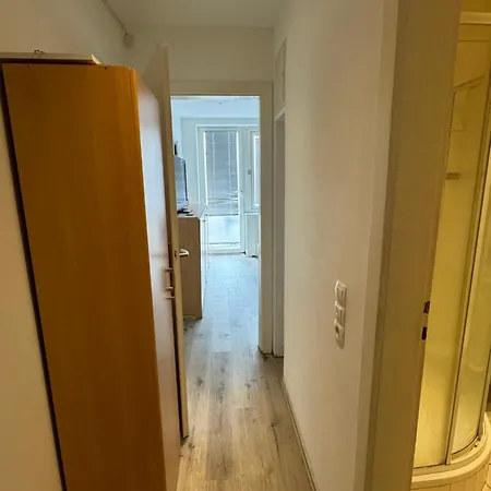 Zentrale 1-zimmer Wohnug In شقة *