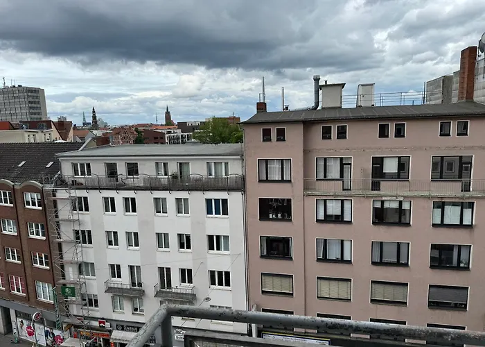 Zentrale 1-zimmer Wohnug In شقة