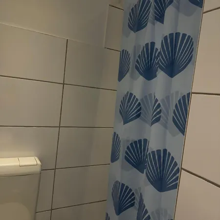 Zentrale 1-zimmer Wohnug In Lägenhet