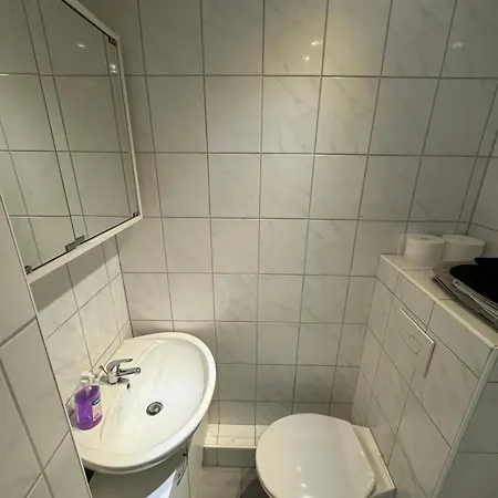Zentrale 1-zimmer Wohnug In Lägenhet