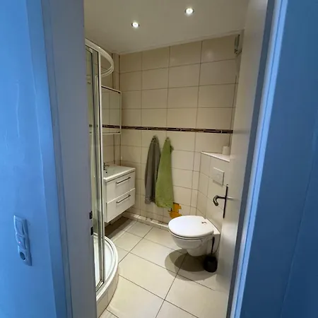 Zentrale 1-zimmer Wohnug In Lägenhet