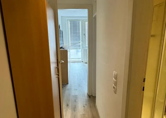 Zentrale 1-zimmer Wohnug In 아파트 *
